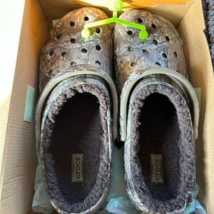 NWT MEN’s lined RealTree Crocs
